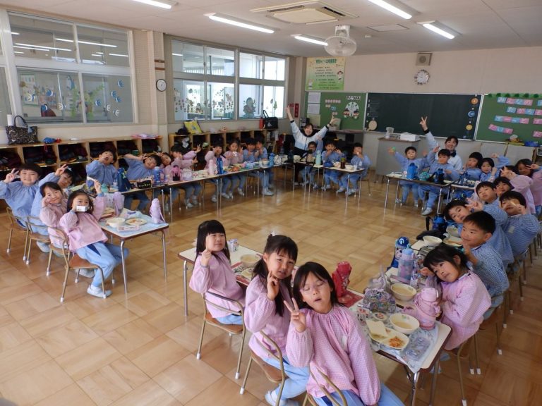 給食の様子　⑥　すみれ組