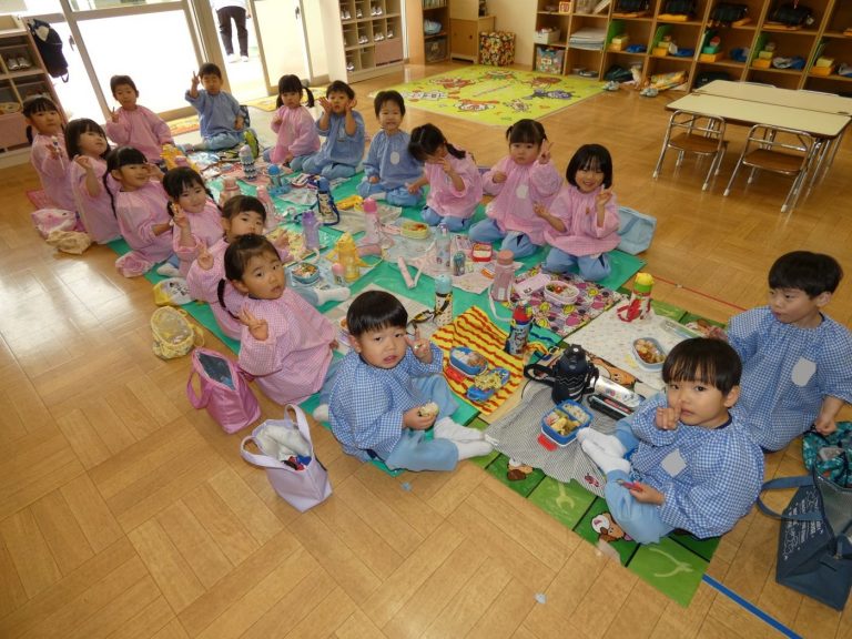 給食の様子　⑰　もも組