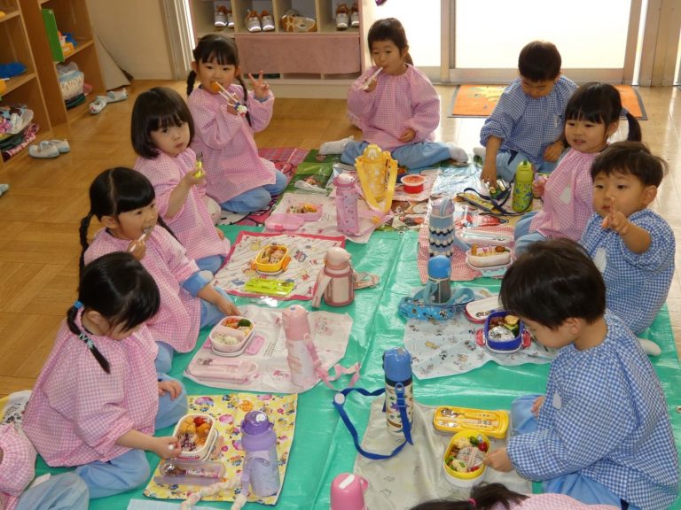 給食の様子　⑲　もも組