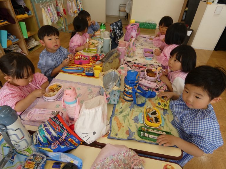 昼食の様子　⑪　ばら組