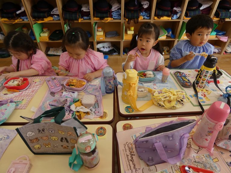 昼食の様子　⑫　ばら組