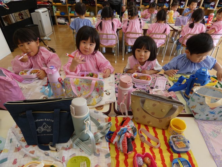 昼食の様子　⑭　ばら組