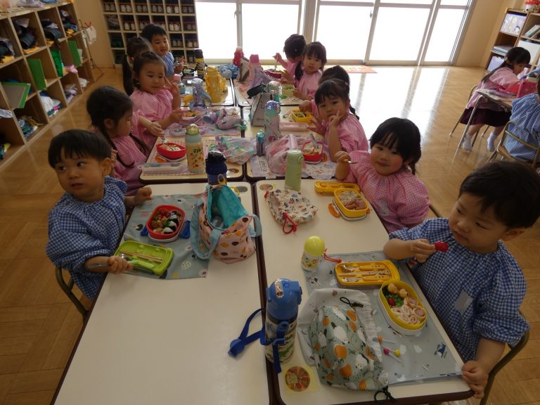 昼食の様子　⑯　ばら組