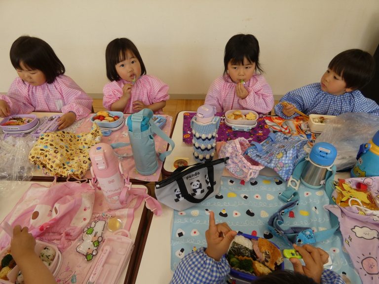 昼食の様子　⑱　さくら組