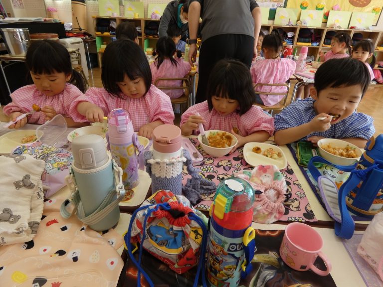 初めての給食　⑪　ばら組