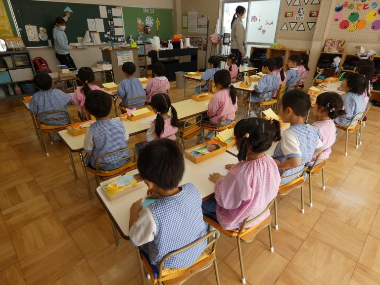 保育の様子　①　すみれ組