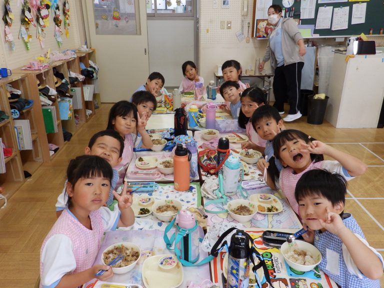 給食の様子　③　ゆり組
