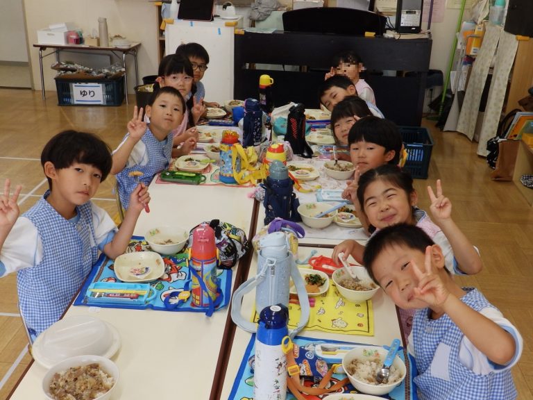給食の様子　④　ゆり組
