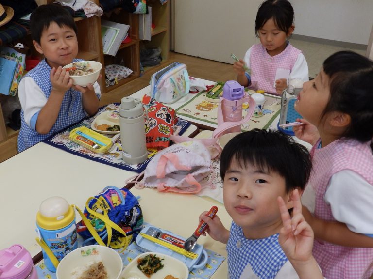 給食の様子　⑤　ゆり組