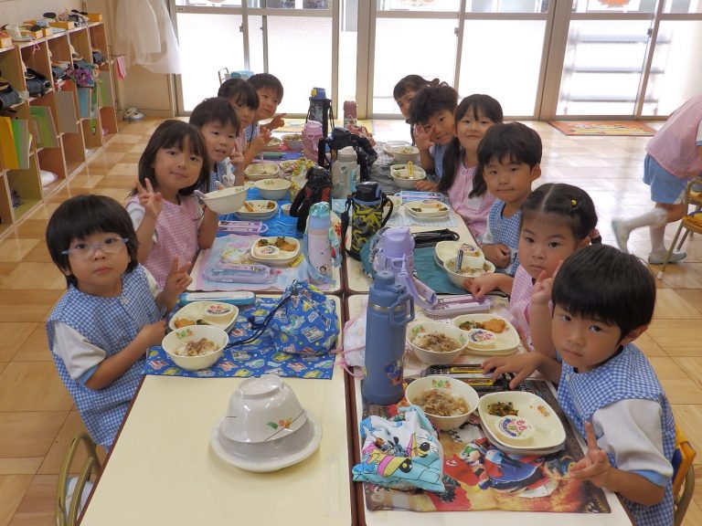 給食の様子　⑦　すみれ組