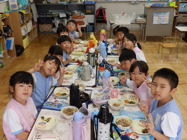 給食の様子　⑨　すみれ組