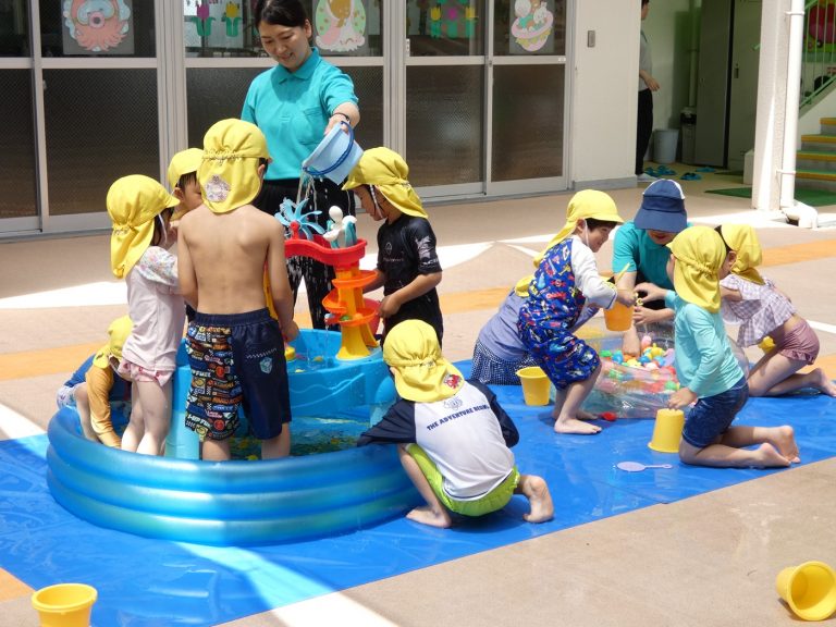水遊び ⑫ 年中組