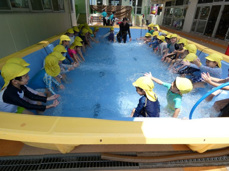 水遊び ⑭ 年中組