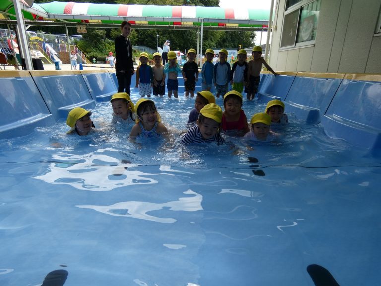 水遊び ⑯ 年中組