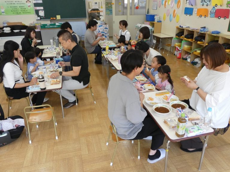 給食参観　⑧　もも組