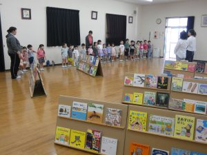 えほんのひろば　①