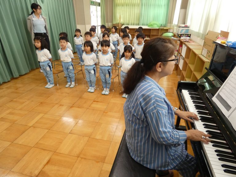 音楽指導　③　すみれ組