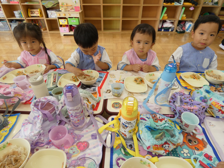 給食の様子　⑩　もも組