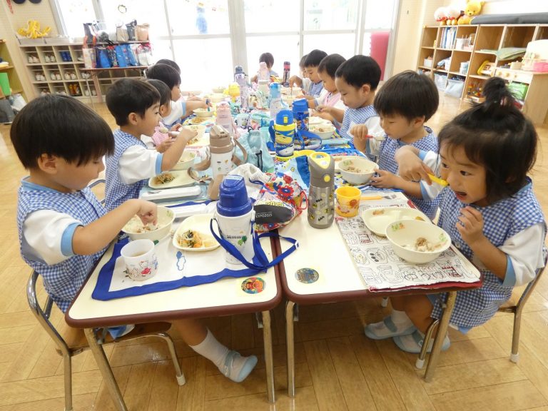 給食の様子　⑫　もも組
