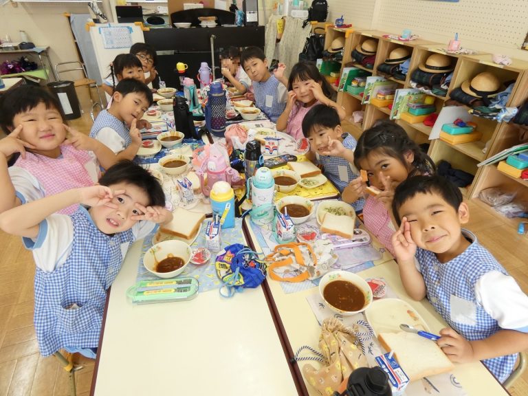 給食の様子　①　ゆり組