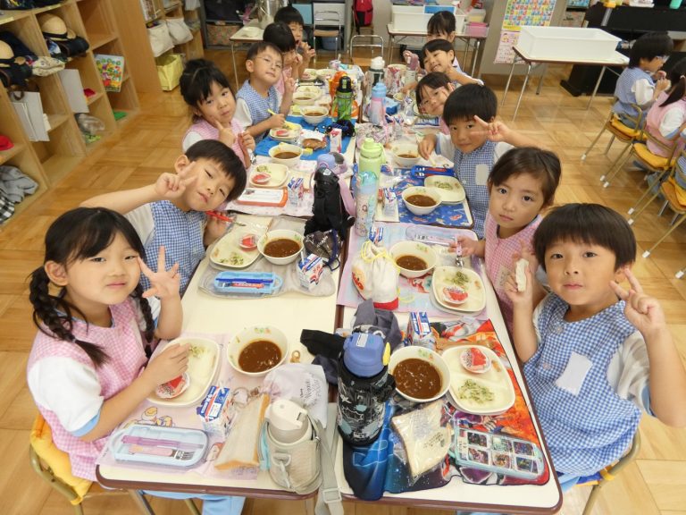 給食の様子　④　すみれ組