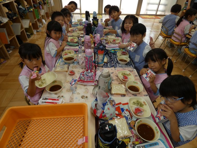 給食の様子　⑤　すみれ組