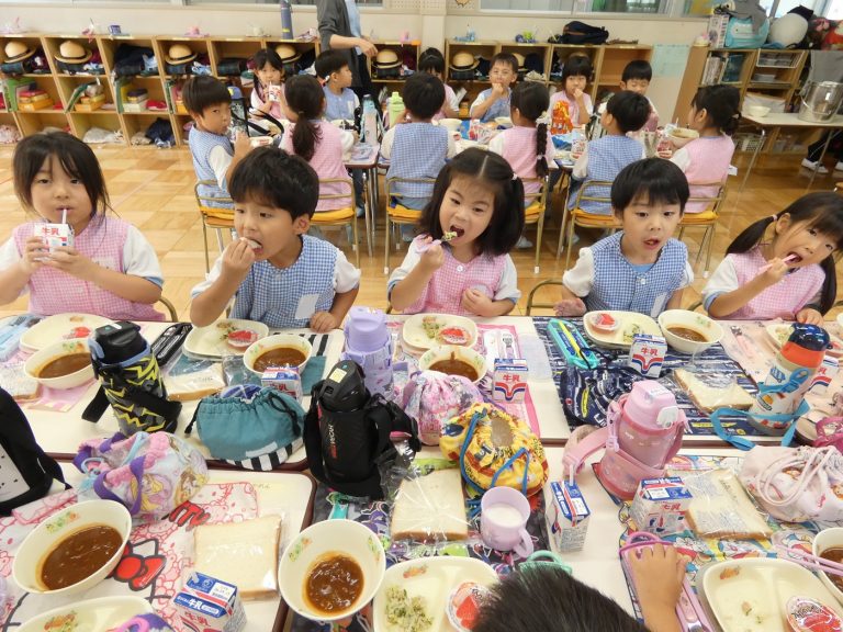 給食の様子　⑥　すみれ組