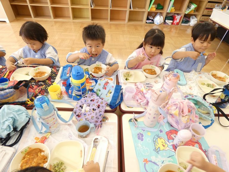 給食の様子　⑪　もも組