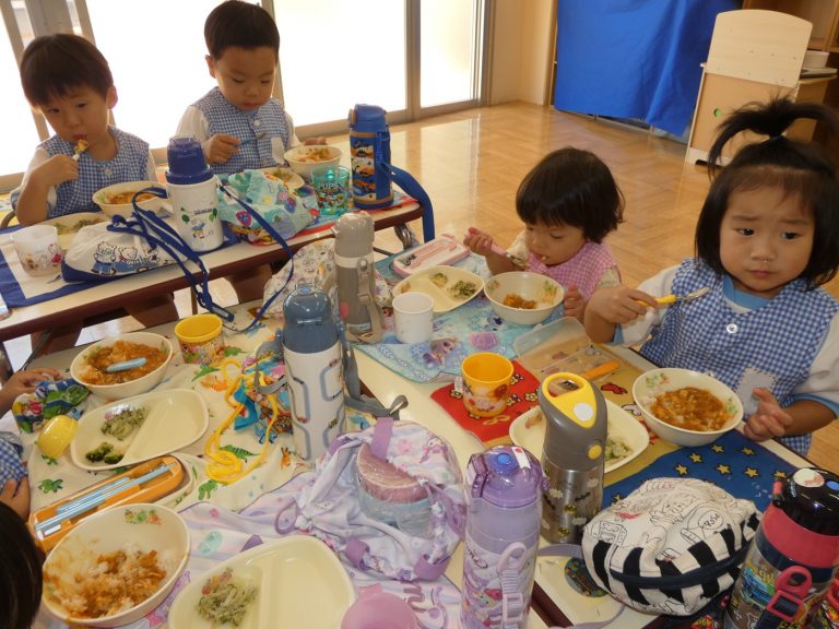 給食の様子　⑫　もも組