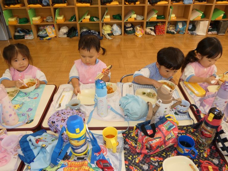 給食の様子　⑬　もも組