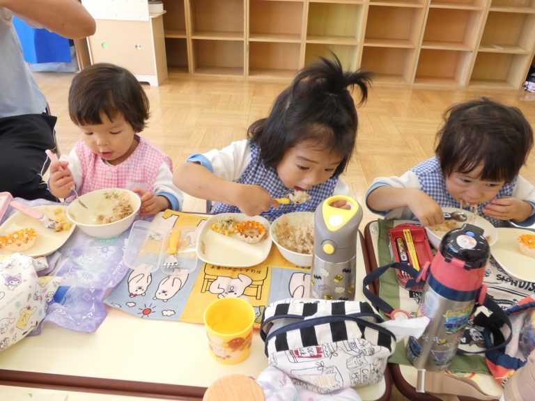 給食の様子　⑳　もも組